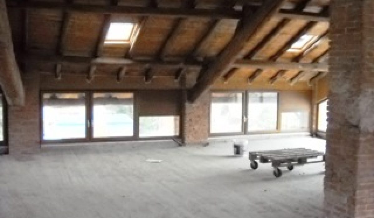 76 Interno barchessa