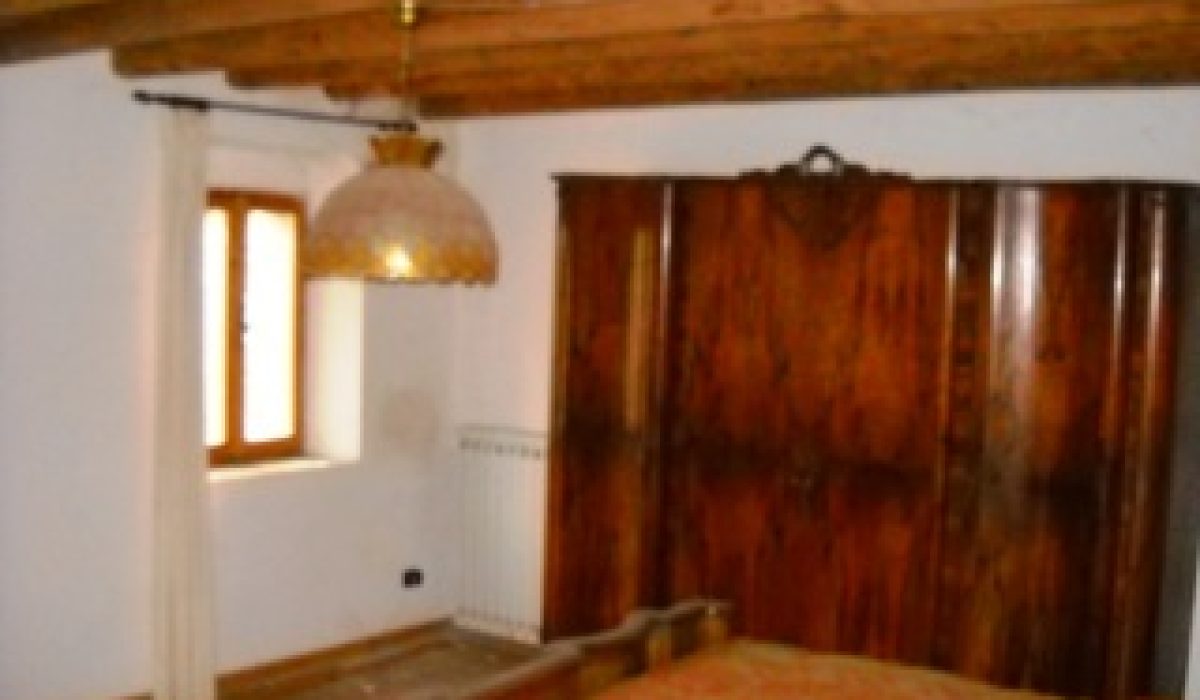 76 Interno rustico