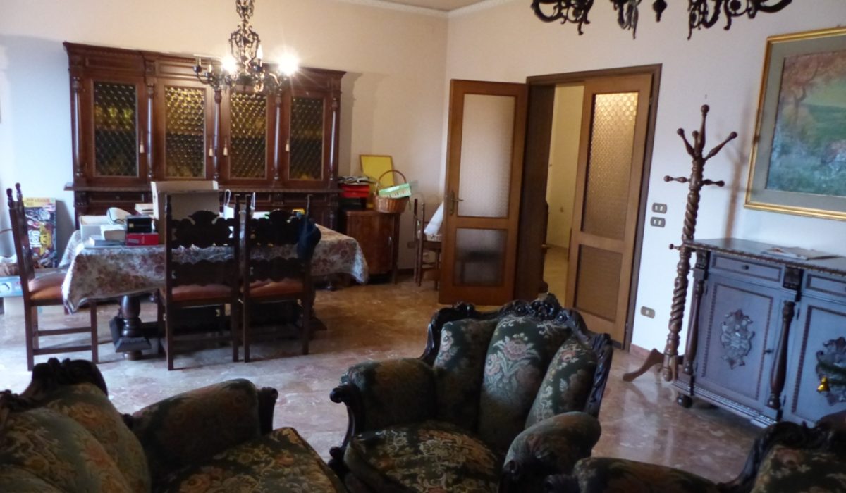 746 Interno
