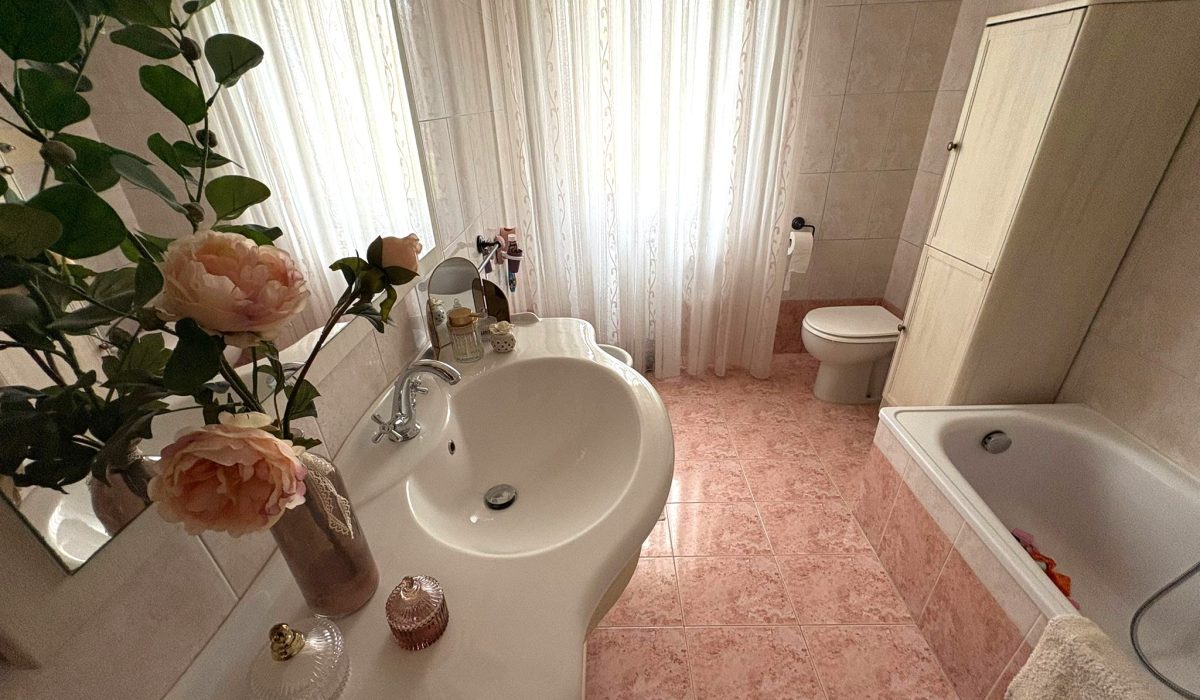 29f195f9-c82c-40e0-86a6-7e3d1c848c47