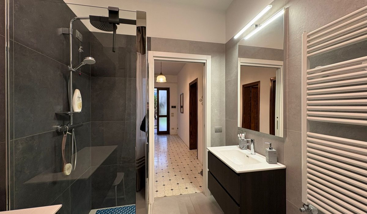 437cd305-0191-4b56-82a8-1a24ea1b0405