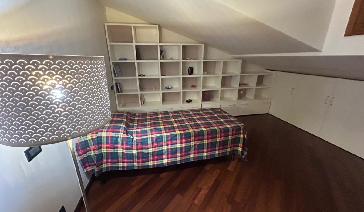 4d8a035a-d225-4e99-bb50-4998c647fd3f