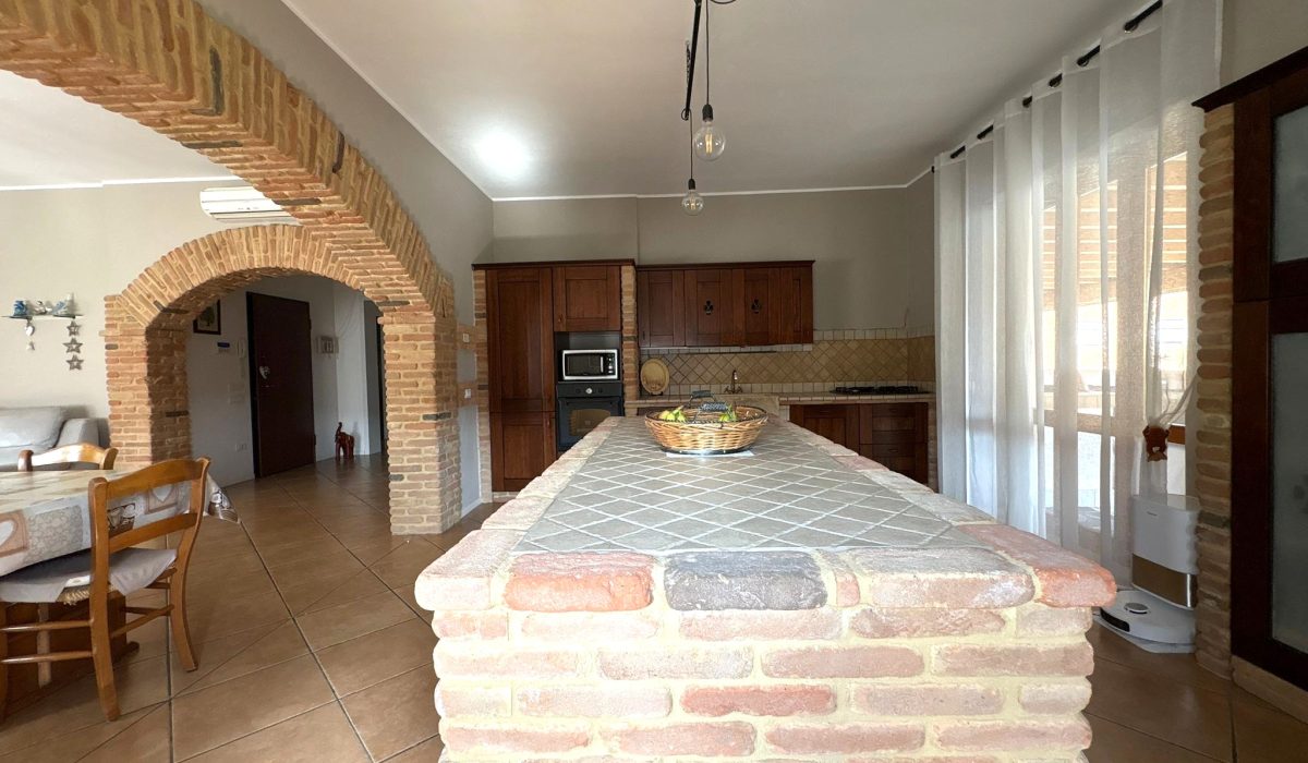 4ef59a30-2662-402a-a13e-f3d6271e5b79