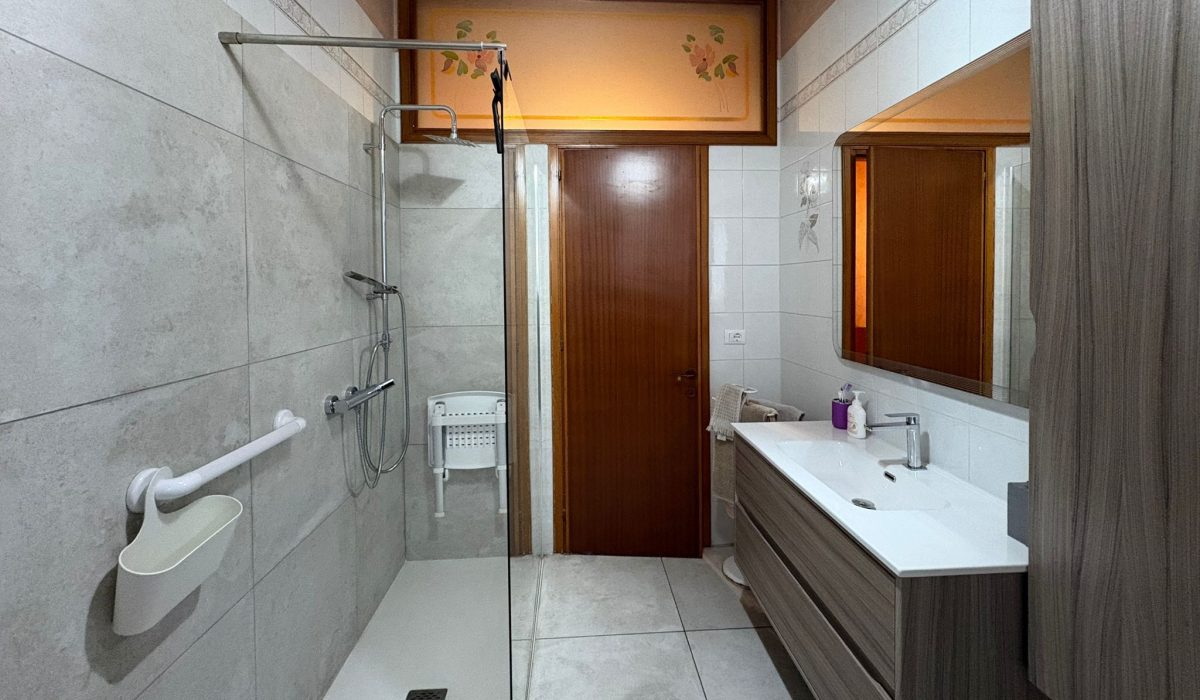 5e9744b5-4a0a-429e-9f88-b261f1e63eb9