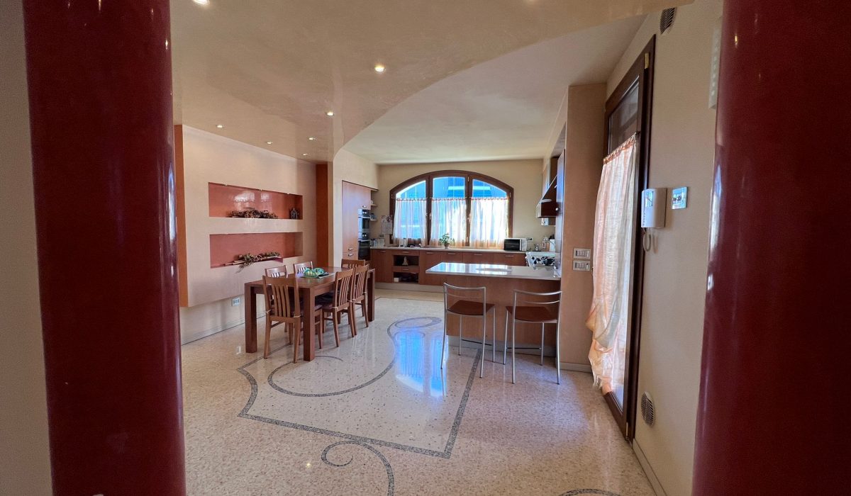 7a8e0ca6-6620-4223-afe7-6d3e0a33d939