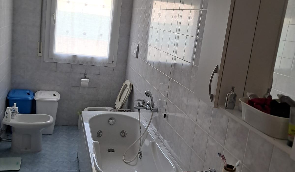 8af8aedc-8851-451d-9553-0ef3786db1e7