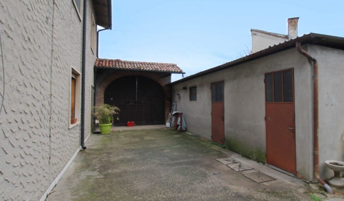 95837811-33d3-4d49-ae3a-625e27ab54a9