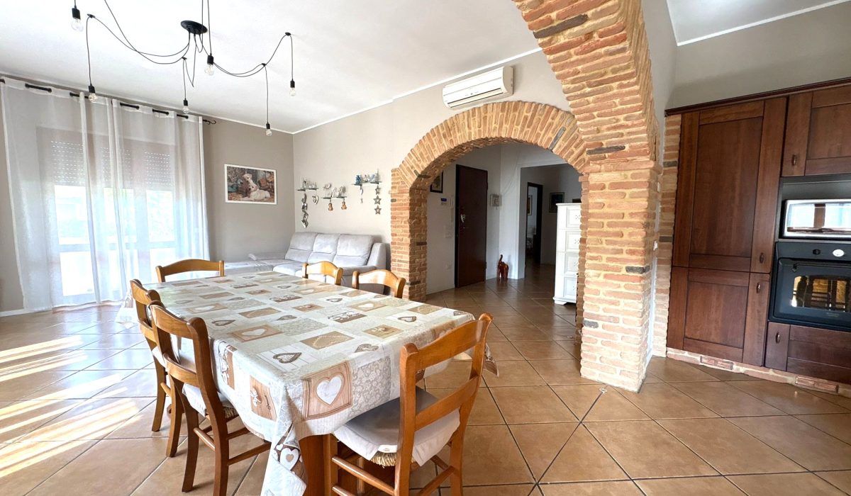 a5aaa4d9-58d5-4873-ad15-8372a54838bf