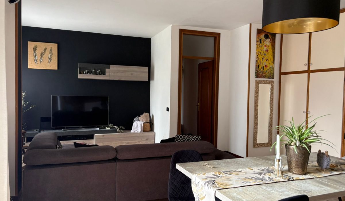 c03b0795-b049-40b4-ab2e-0667e47ae297