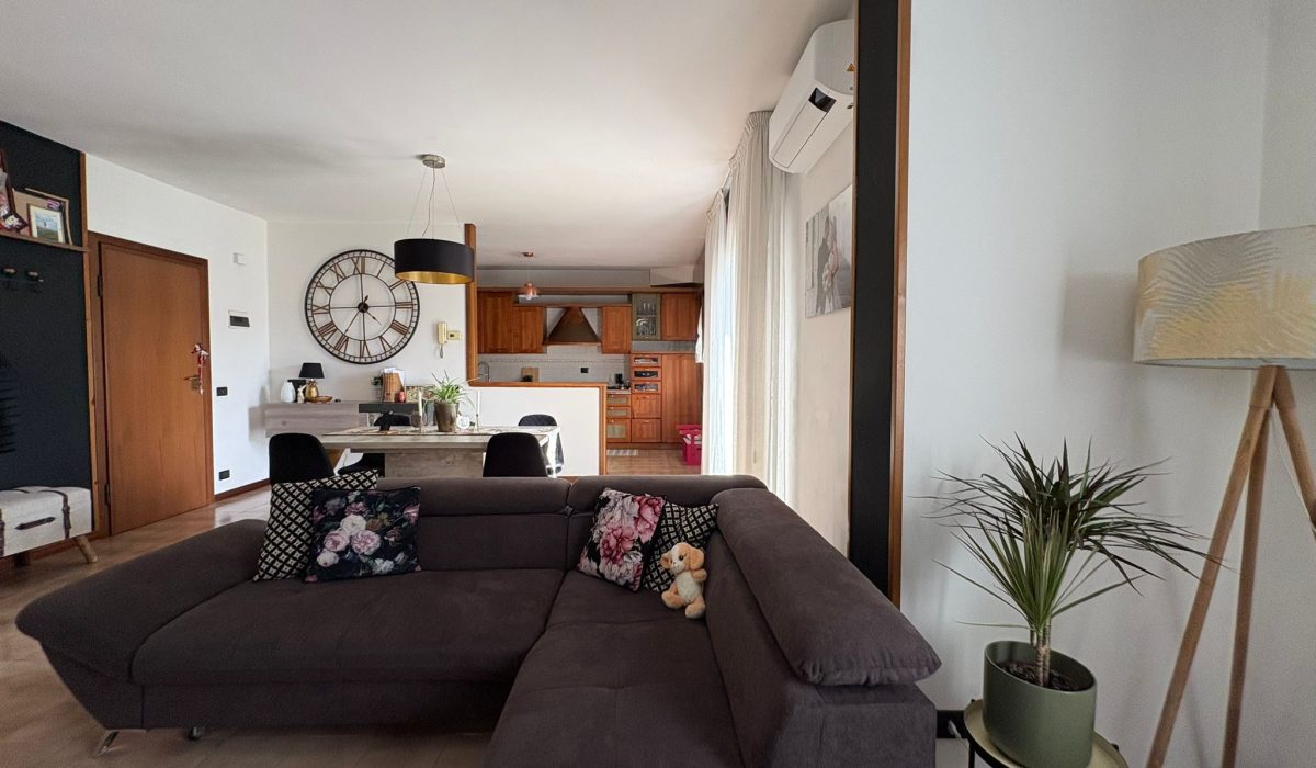 c3b5312e-7366-43f6-82ed-3373af44b4b2