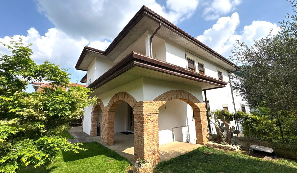 e16c2cbe-5aea-4cd0-9aa7-bc75cc054ef3