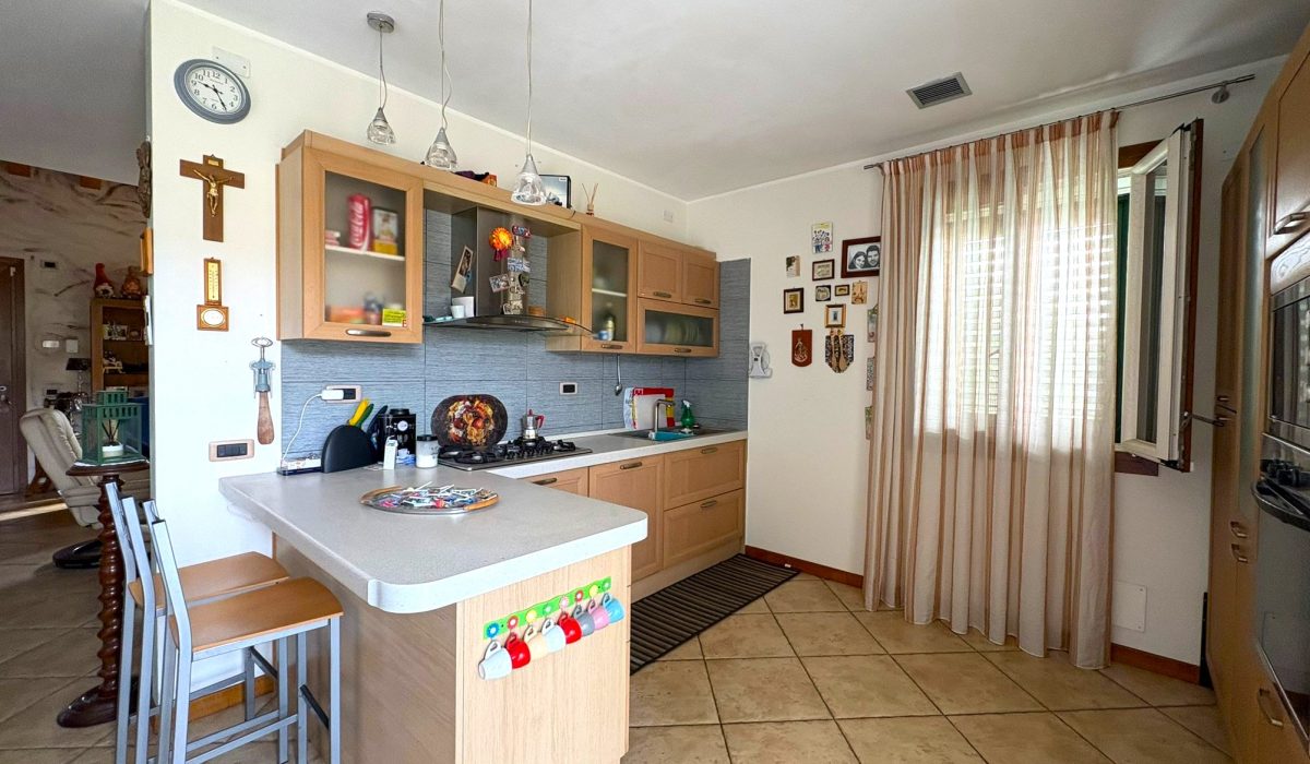 f0011a25-a599-48fd-80f2-096d1383d515