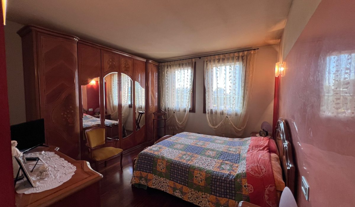 f02f4243-24ff-4c5c-ac11-10bcb896dc35